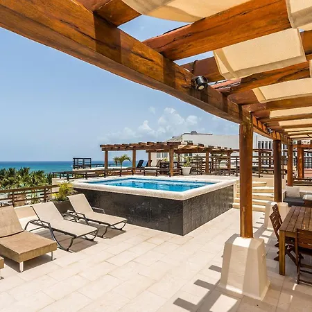 Magnificent Oceanview Rooftop Lounge With Plunge Pool