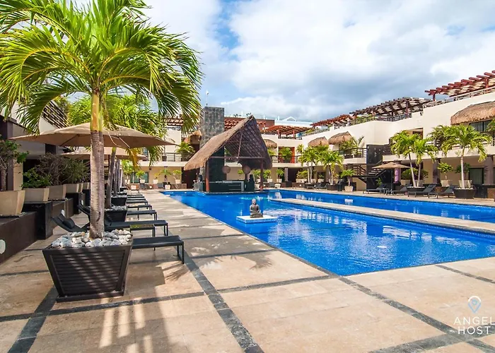 Oceanview Penthouse & Rooftop Pool Near Mamitas