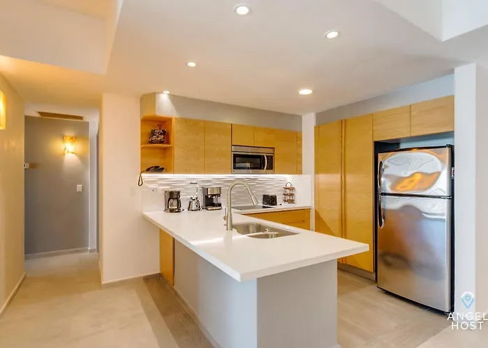 Oceanview Penthouse & Rooftop Pool Near Mamitas