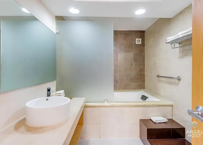 Oceanview Penthouse & Rooftop Pool Near Mamitas