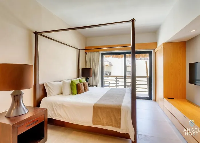 Oceanview Penthouse & Rooftop Pool Near Mamitas