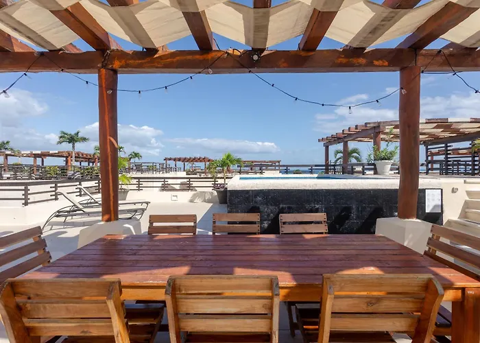 Holiday home Oceanview Penthouse & Rooftop Pool Near Mamitas *